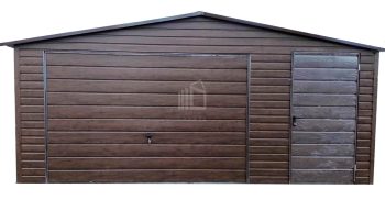 Plechova garáž 5,5x6m - výklopná vrata - dveře - tmavý ořech - Imitace dřeva - střecha sedlová TS985